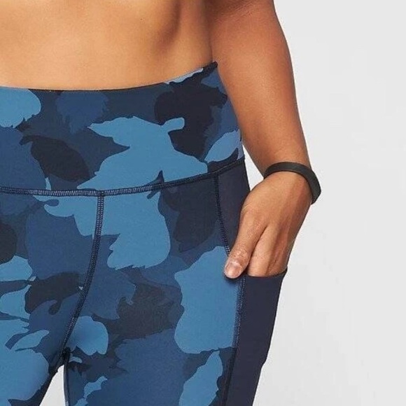 Athleta All In 7/8 Leggings Blue Camouflage Size Medium Tonal Blue Zip Pocket - Picture 3 of 7